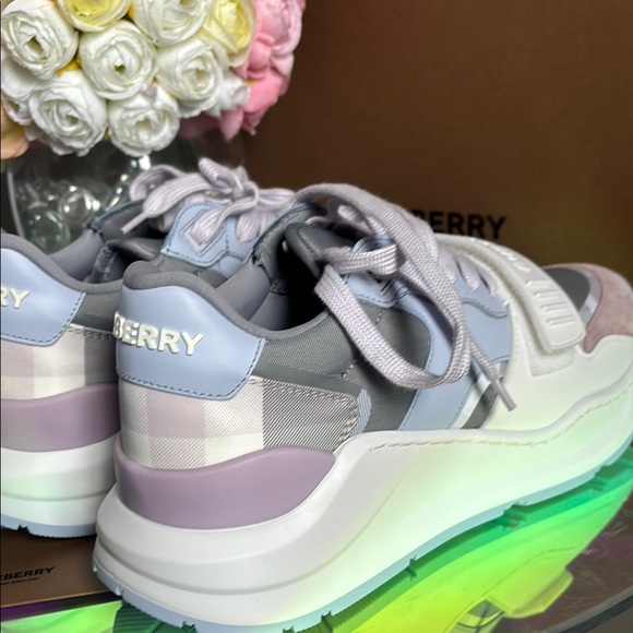 ~BURBERRY~ Ramsey Lilac and Pale Gray Sneakers - Picture 10 of 12
